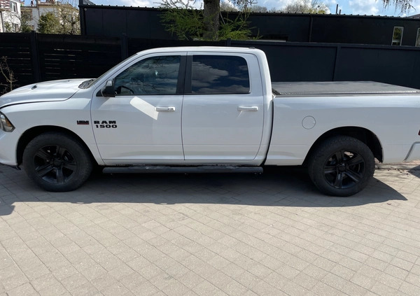 Dodge RAM cena 125000 przebieg: 145000, rok produkcji 2016 z Skarżysko-Kamienna małe 137